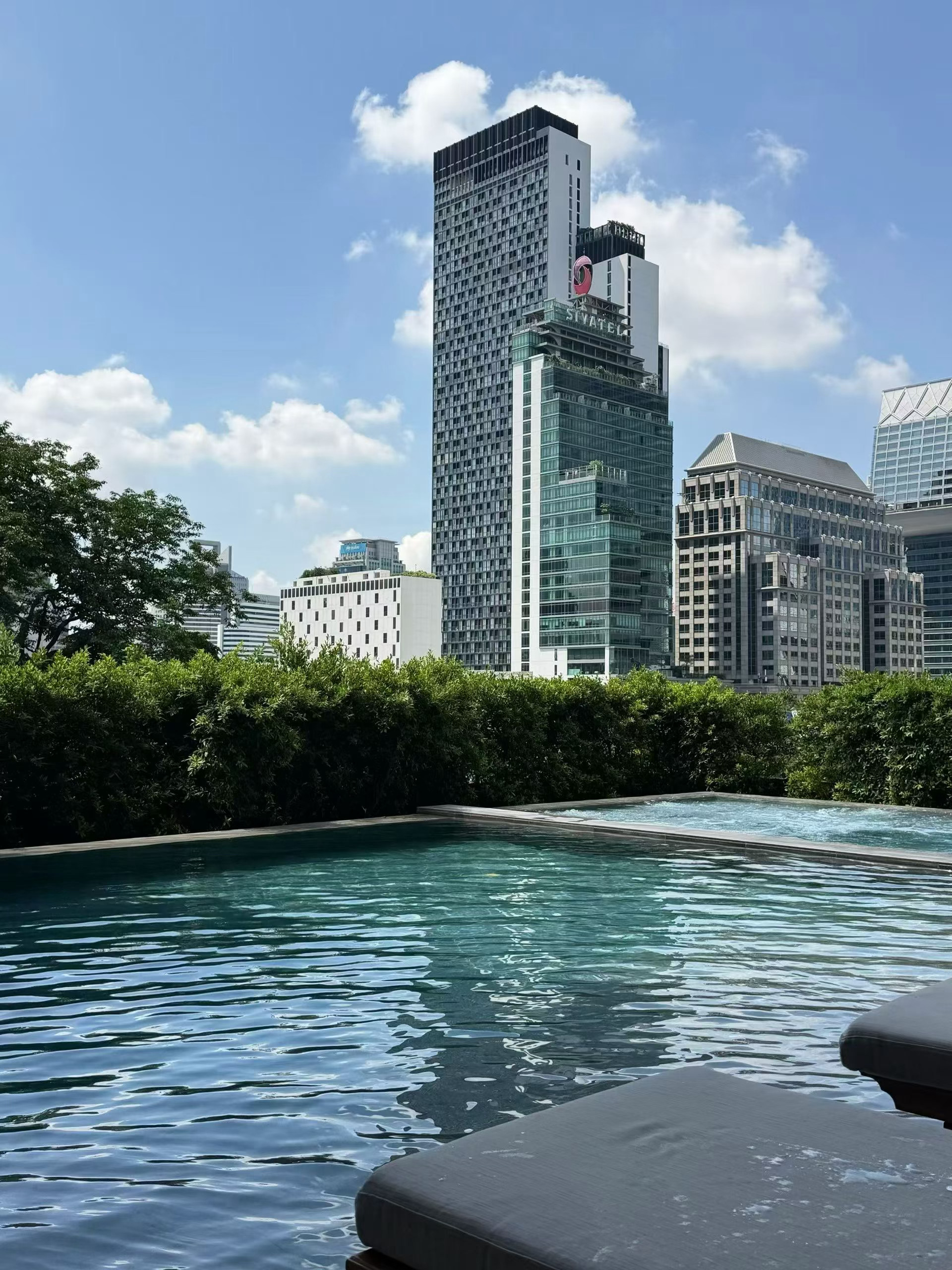 人生没有奇迹，只有积累和沉淀。此刻，把每一次坚持都当作对梦想的浇灌，岁月会给你最