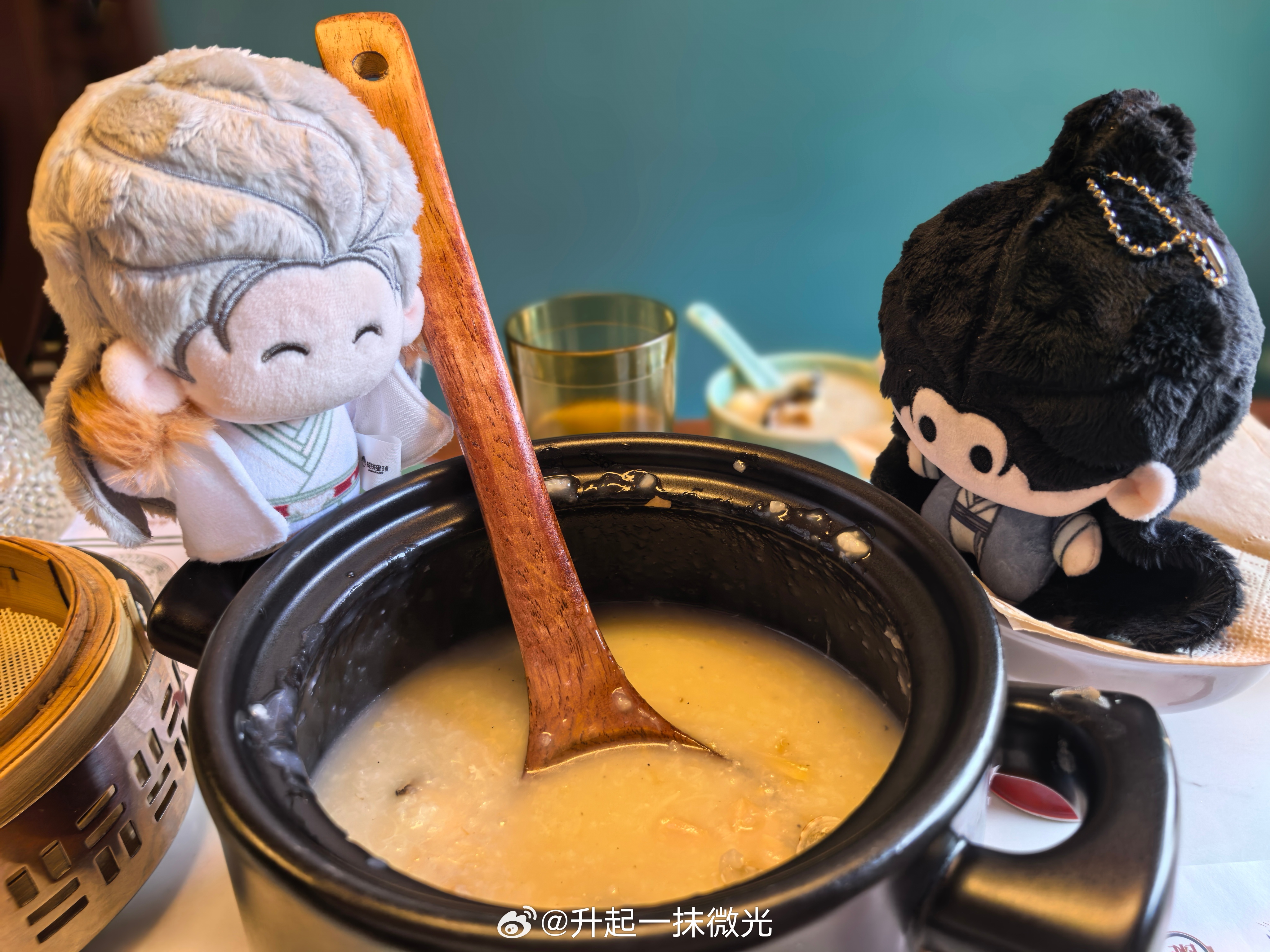 路过发现两娃，原来是谢淮安和刘知开的粥店喝知儿熬的粥