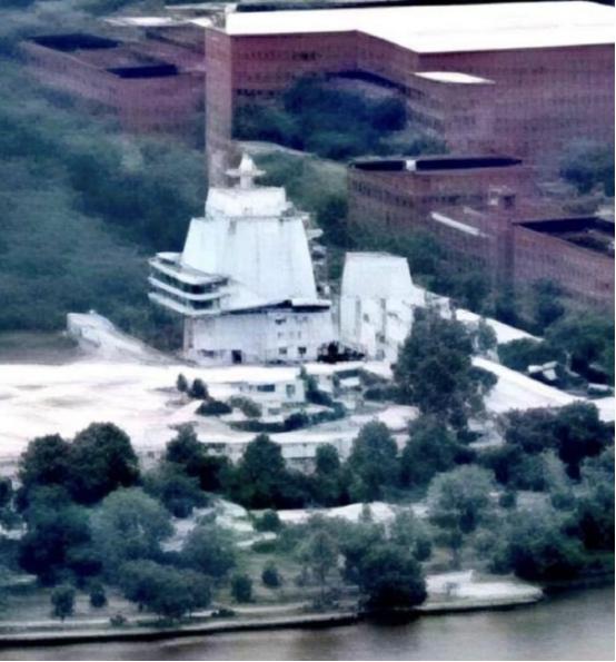 福建舰还没服役，核动力已在路上？“航母楼”舰岛造型最新曝光。
 
福建舰这都快正