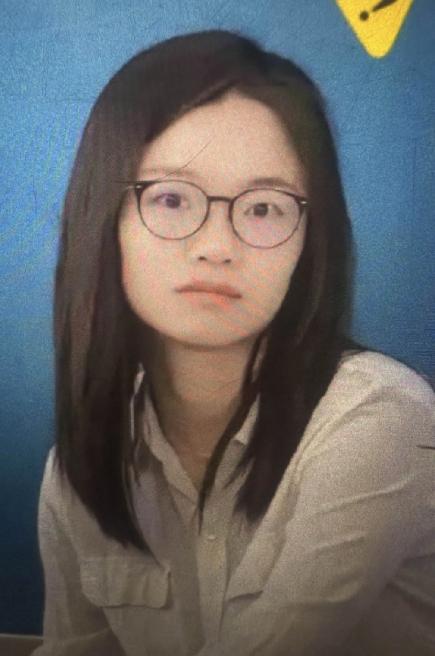 评论区有个人说得特别狠：要是王虹当初留在北大，北大多了个副教授，世界少了个数学家