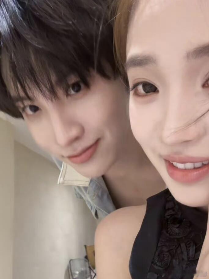 怎么会有这么甜的男女主！！馨何CP的篇章刚开启馨何cp[超话] ​​​