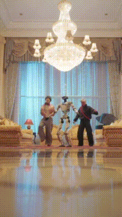 太奶4也是赶上春晚的时髦了 好卷啊连拍4季就算了还用的春晚同款机器人看这个趋势2