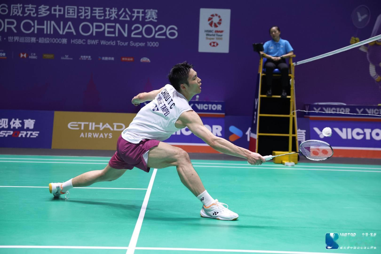 周天成 21-14、21-15 🇯🇵奈良冈功大下轮：石宇奇🇨🇳 vs 周