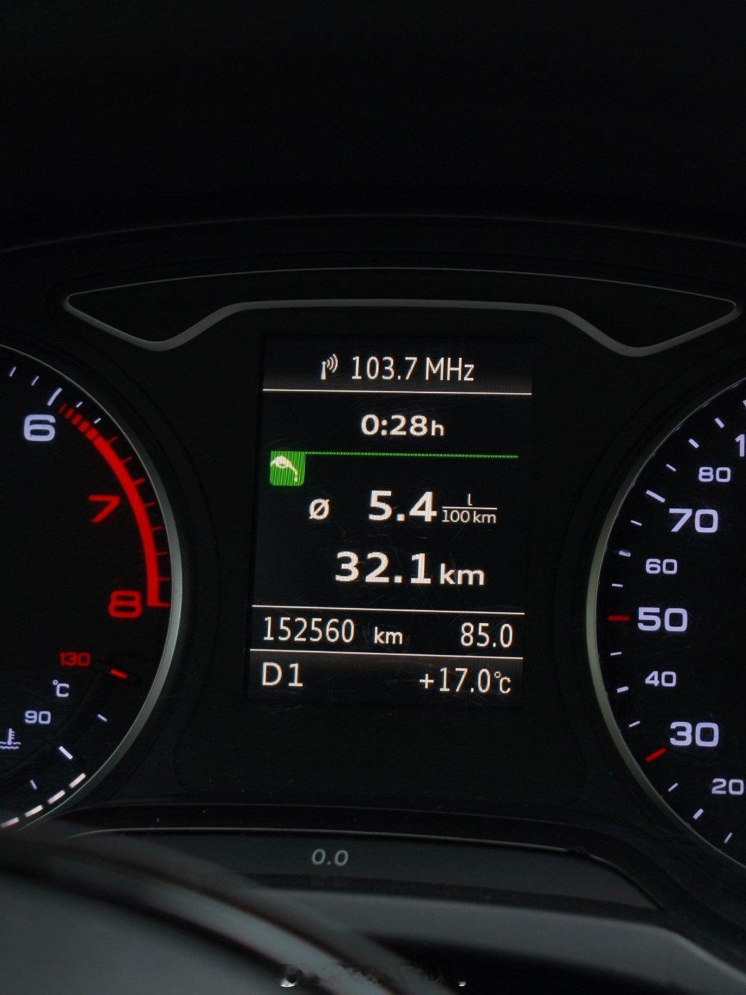 驾驶员同志请注意，在赶火车的同时关注油门开度与燃油消耗，石油价格又100美元一桶