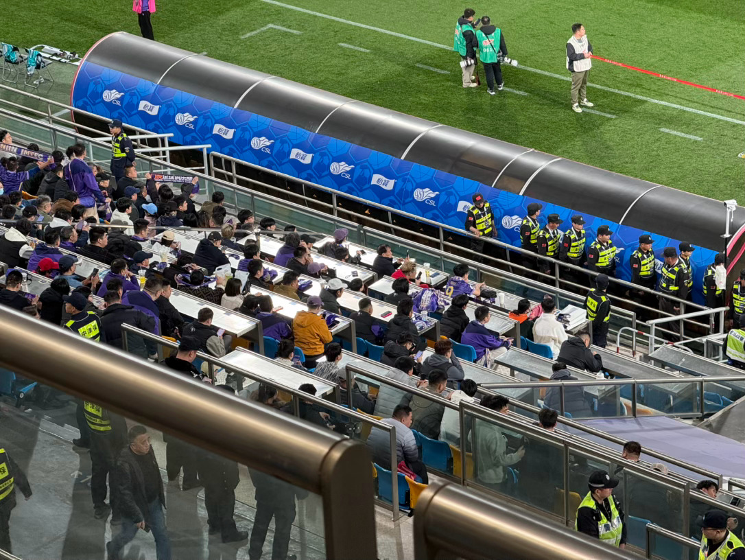 如果文字记者看台在这里而不是去四楼，这座球场的好感度没准不亚于虹口中超联赛天津津