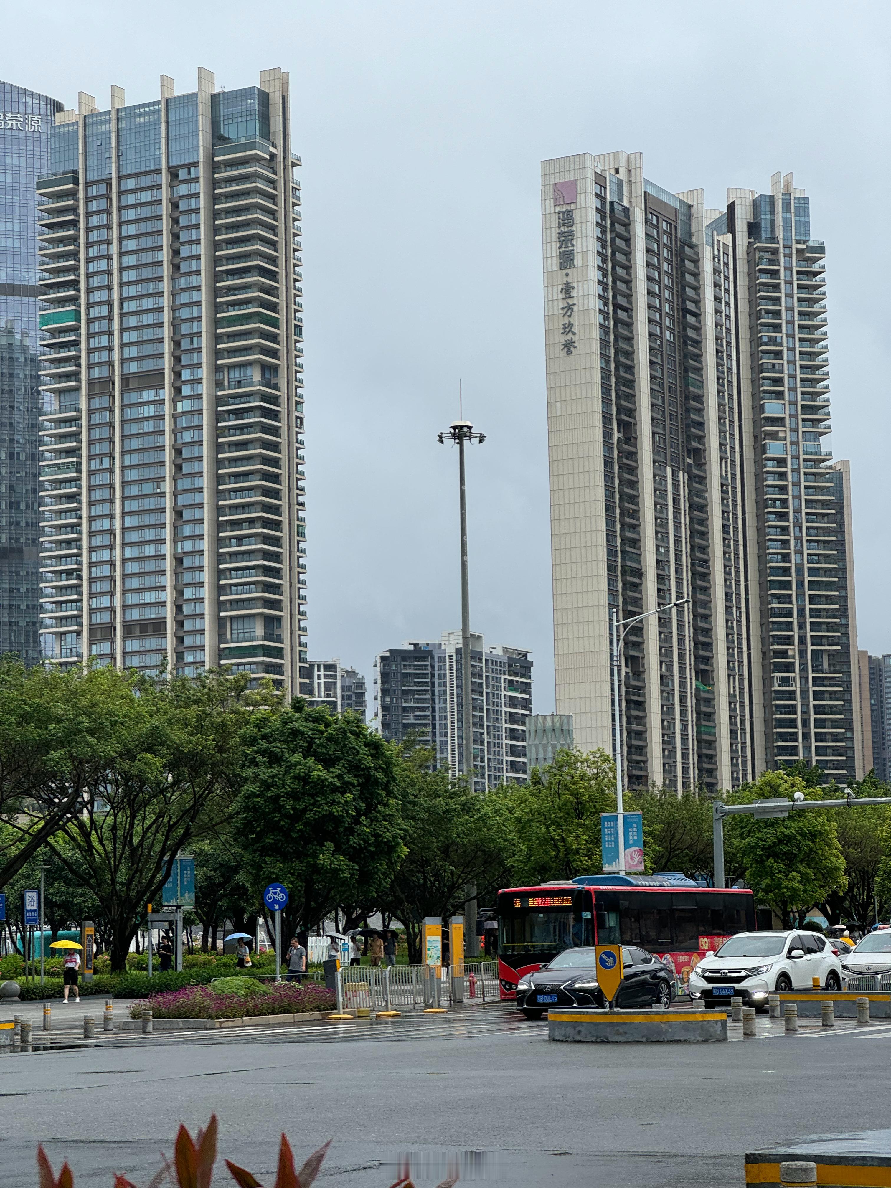 这台风还挺友善，上班期间没下雨[跪了]#台风摩羯把降雨图变红了##台风##深圳台