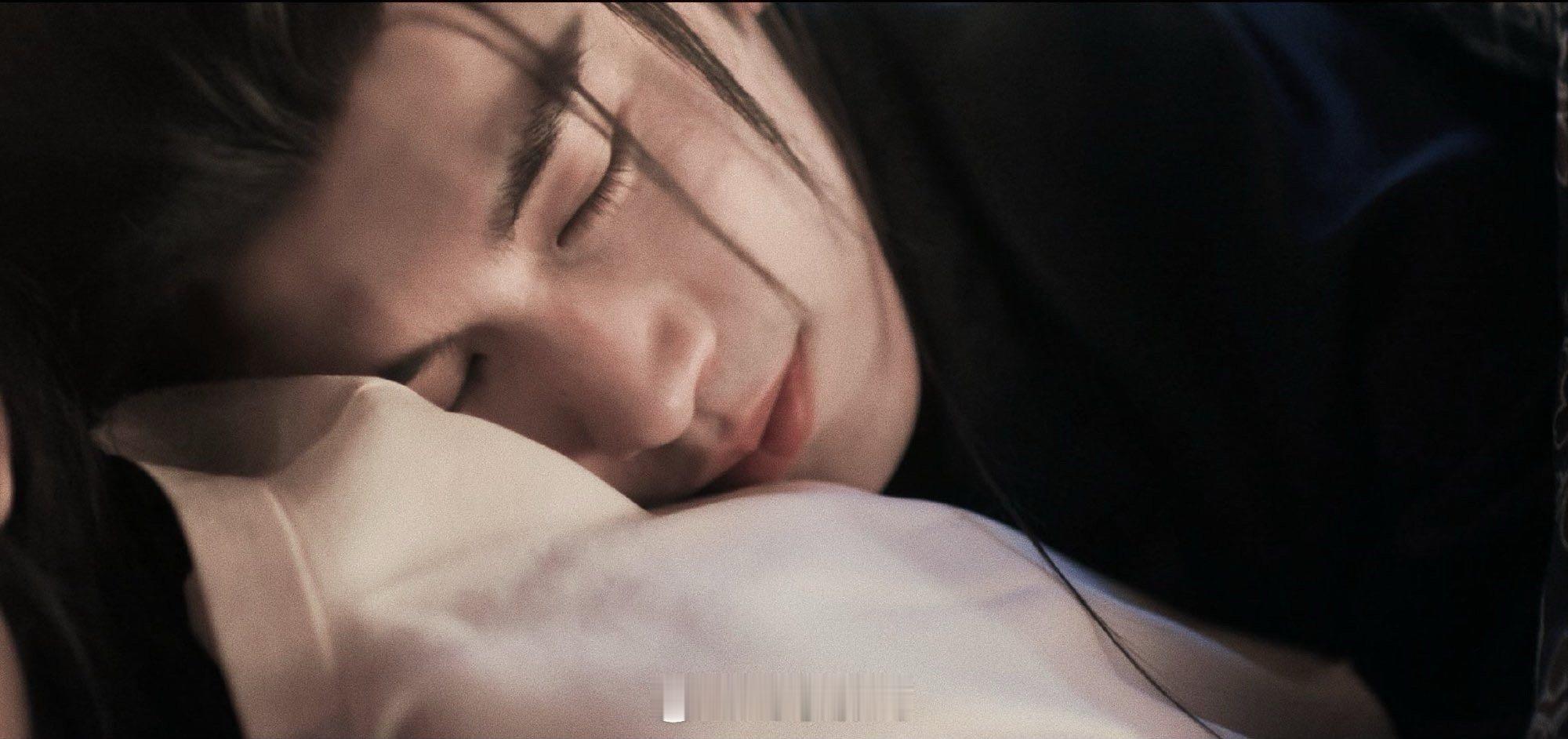 凌探未来 张凌赫长相优越气质绝佳，本人长相大方帅气。性格安静内敛人品很好，做事认