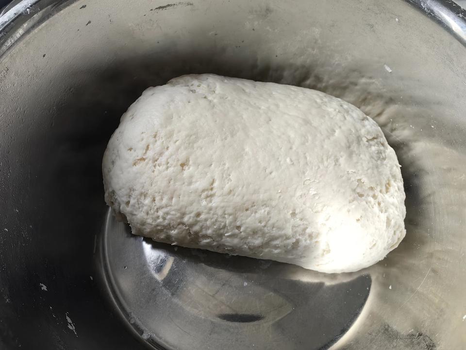 听虫鸣，看路灯将影子拉长又缩短。