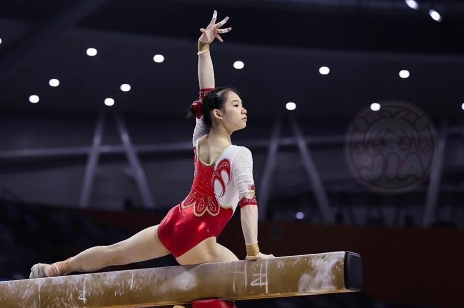 今天发现一个有意思的事，第一次听说有人老了都分不清左右方向，连自己的左右胳膊都分
