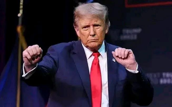 这场全球瞩目的政治盛宴，美国总统大选开始正式投票之后却风向大变。
 
美国大选剧