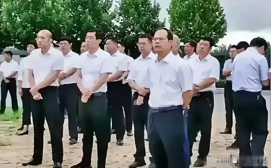 管理者赢得下属拥戴之道

在管理的世界里，如何获得下属的真心拥戴，一直是管理者们