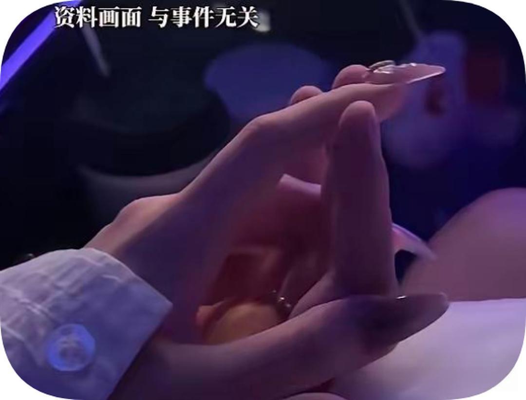 在山东，发生了这样一件事。有一名男子，分别与两名女子相约去开房。在与她们亲密接触