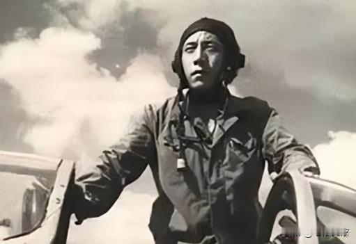 1990年，叛逃至苏联的飞行员王宝玉心中很激动，终于能去美国了。岂不知，王宝玉刚