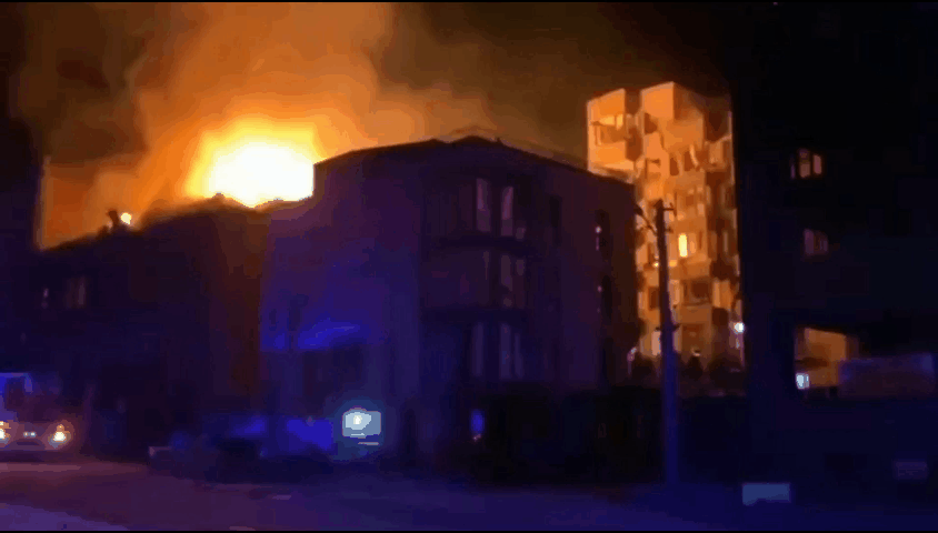 乌克兰媒体报道称，乌克兰夜间多座城市遭大规模导弹和无人机袭击，造成至少13人死亡
