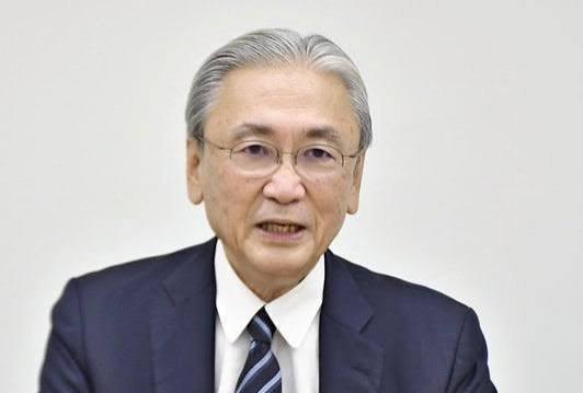 一、冻结其在我国境内的动产、不动产和其他各类财产；

二、禁止我国境内的组织、个