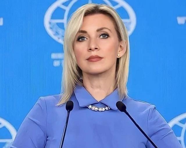 大快人心！看扎哈罗娃如何当面羞辱日本记者。 这次中日交锋，俄罗斯是所有亚洲国家中