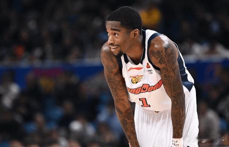 激动！奶茶哥萨姆纳谈广东队：

“这支球队真的很棒。”

“杜锋教练，朱总和我的