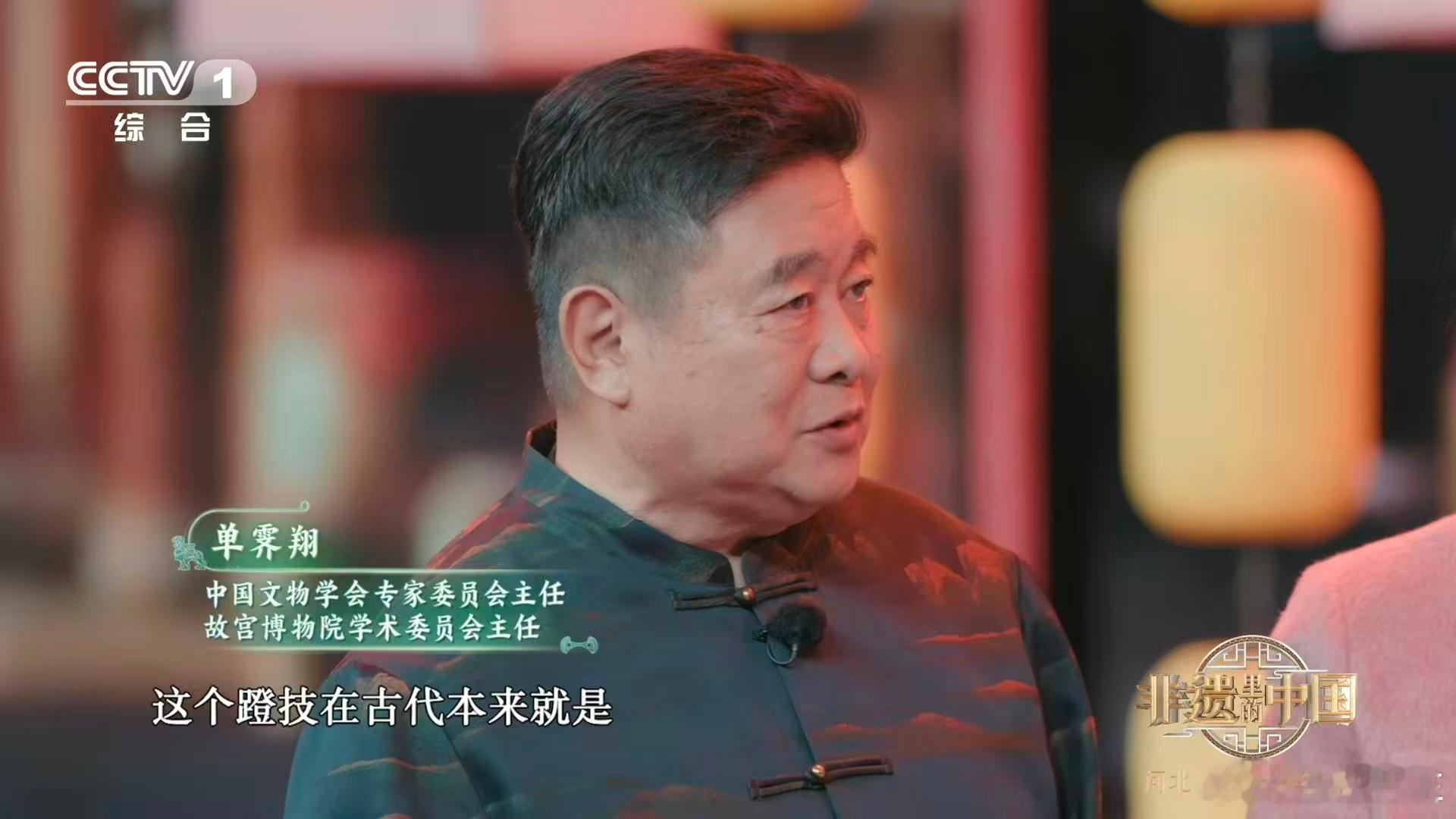 女子蹬起百斤大缸转转转看呆了 魏春华老师刚施展磨范儿让大缸缓缓转动，他就说自己笑