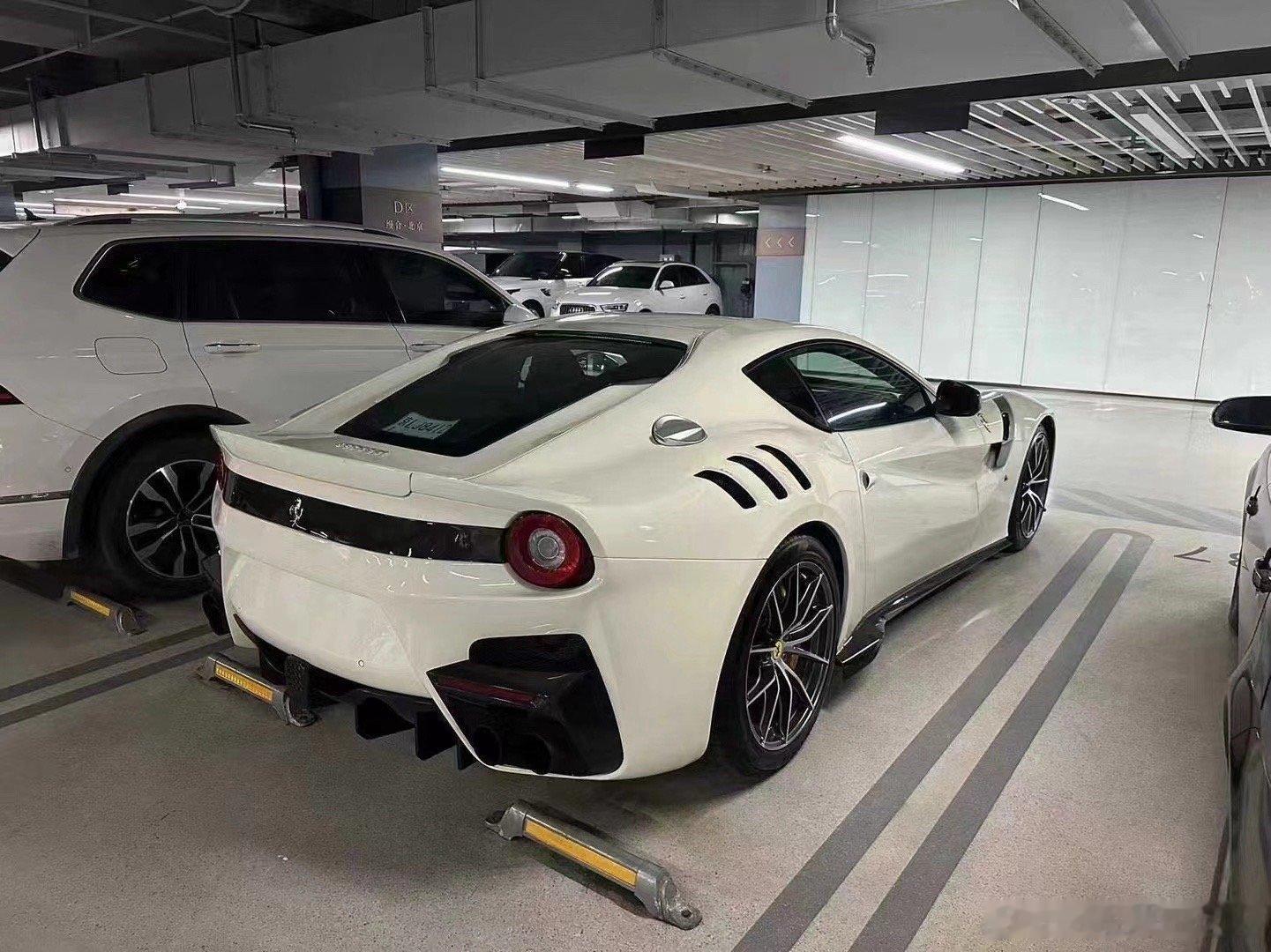 法拉利F12 TDF，真好看。 ​​​