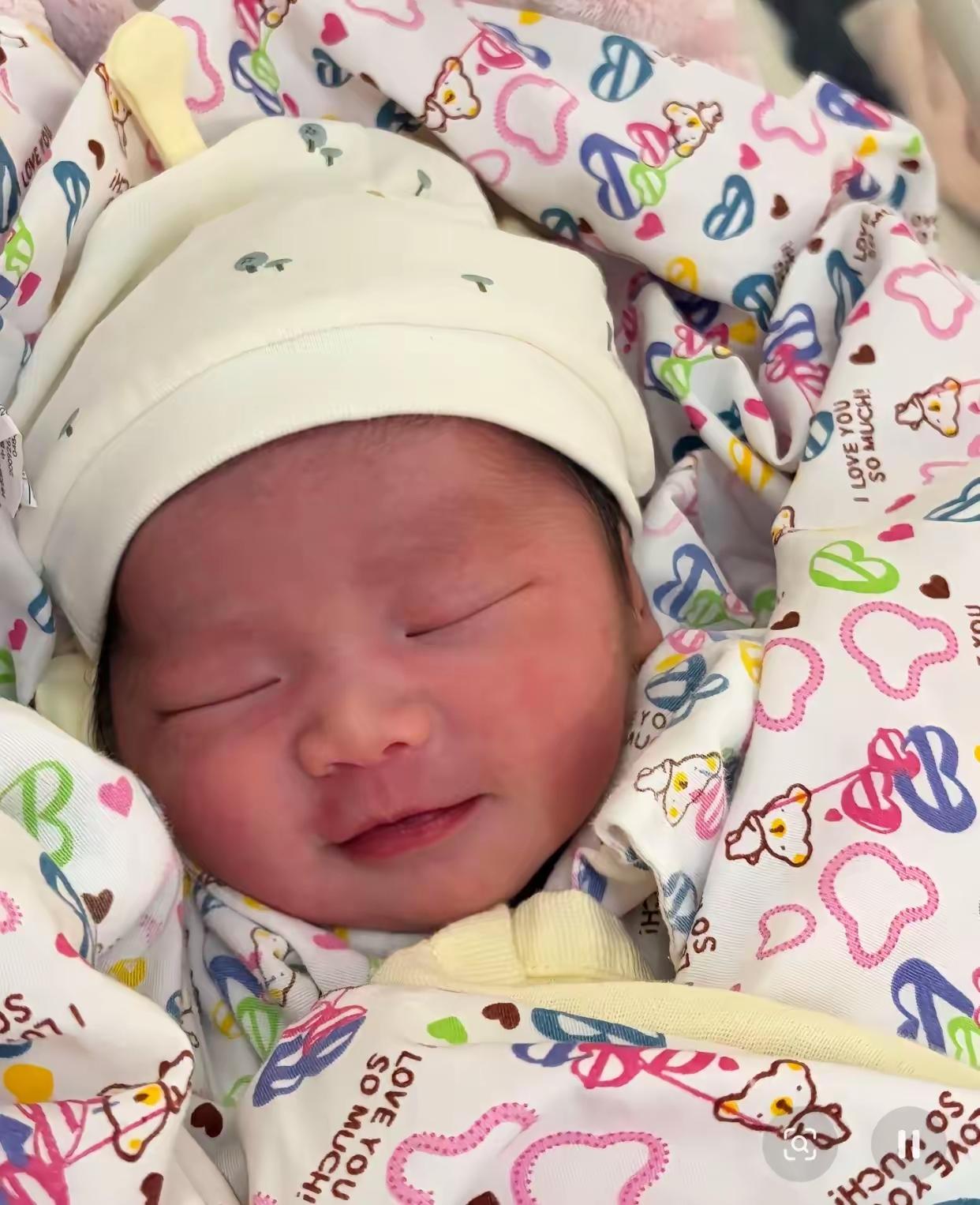 [微风]姐姐生了五个女儿，姐夫觉得养不起了，想把小五送人了，姐姐还在坐月子，听到