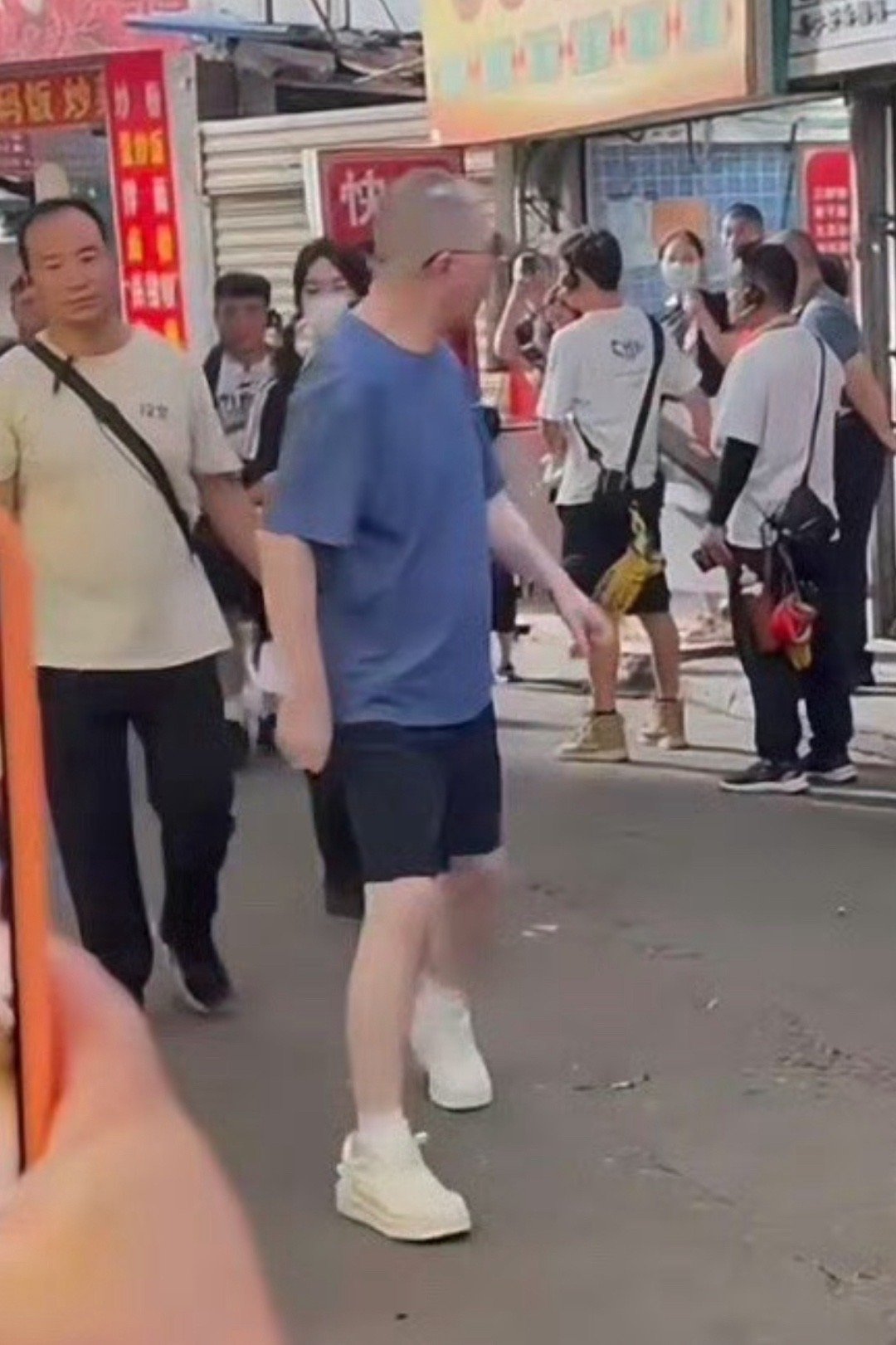 冯小刚赵丽颖向阳花路透紧锣密鼓准备中！冯导看起来很忙[NO] ​​​
