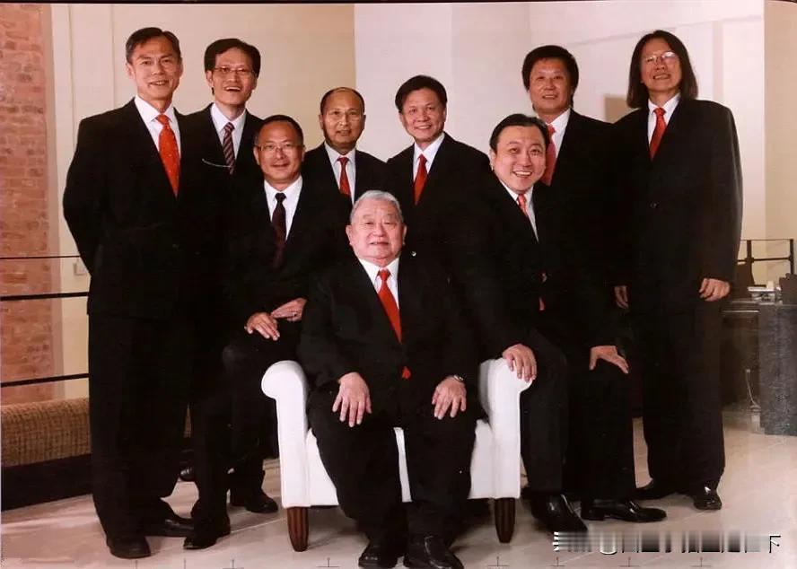 #老照片# 无线大佬王天林和儿子王晶、徒弟们

作为香港电影史和无线电视台的重要