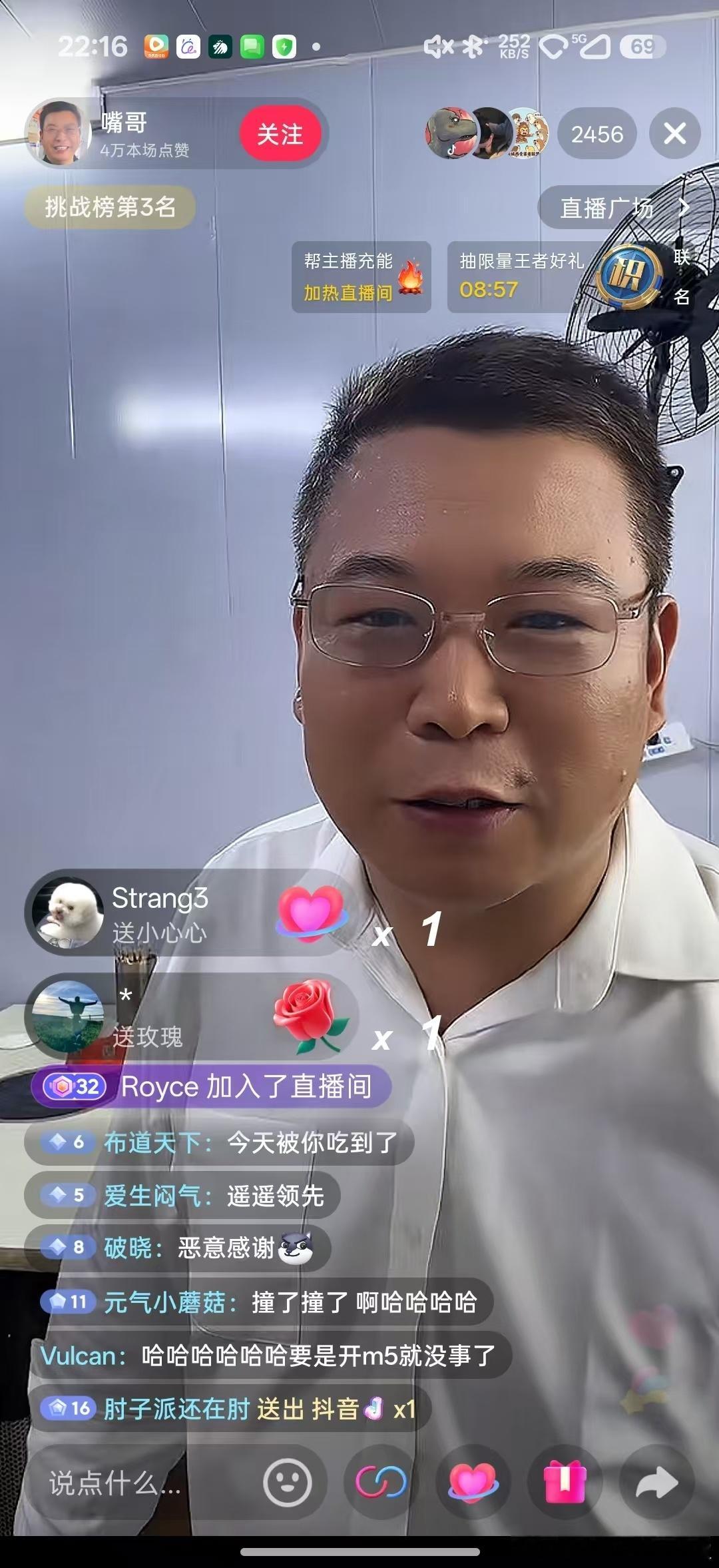 爹妈给的脸！模仿余承东的能不能火不知道！但天天模仿账号好好的！ 