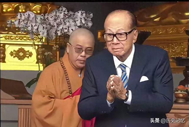 李嘉诚信佛吗？他亲口说过一句话，藏了90年的答案