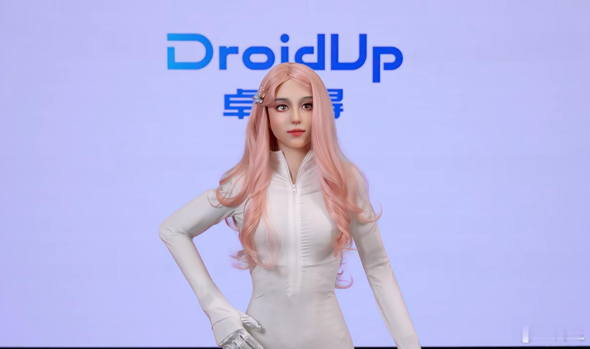 上海一家公司发布了全球首款完全仿生人，皮肤都是硅胶，而且是恒温32℃~36℃，可