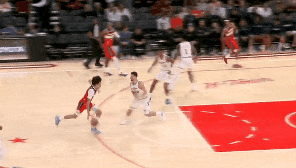 守护神！小史密斯送上惊天大帽！
在今天NBA常规赛火箭对阵奇才的第一节比赛中，基