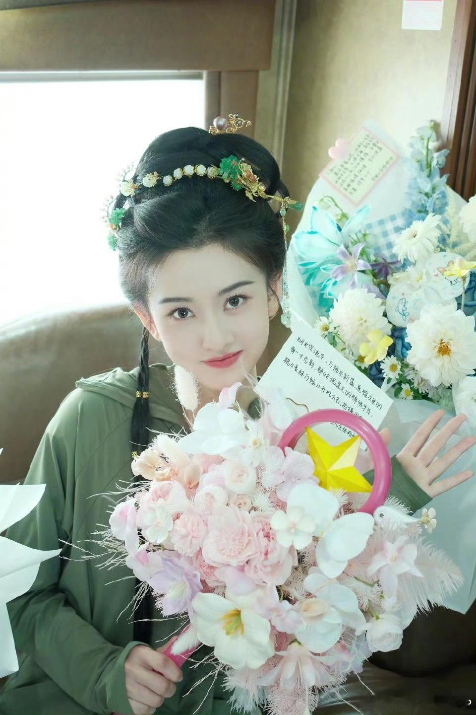 这个宋祖儿好嫩好嫩[送花花][送花花][送花花]，像一个软软糯糯的抹茶大福，我一