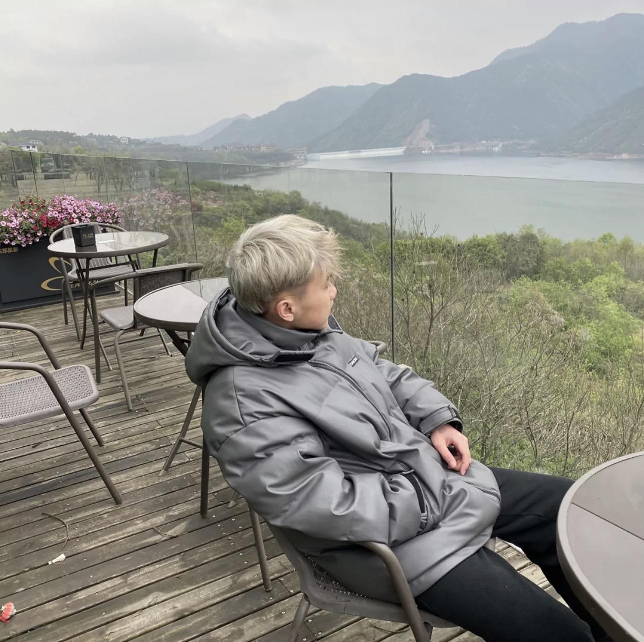 回头已看5年前了