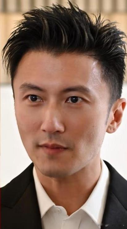 说得很实在，物质和陪伴本就不能混为一谈。金钱可以撑起孩子优渥的生活，给孩子提供优