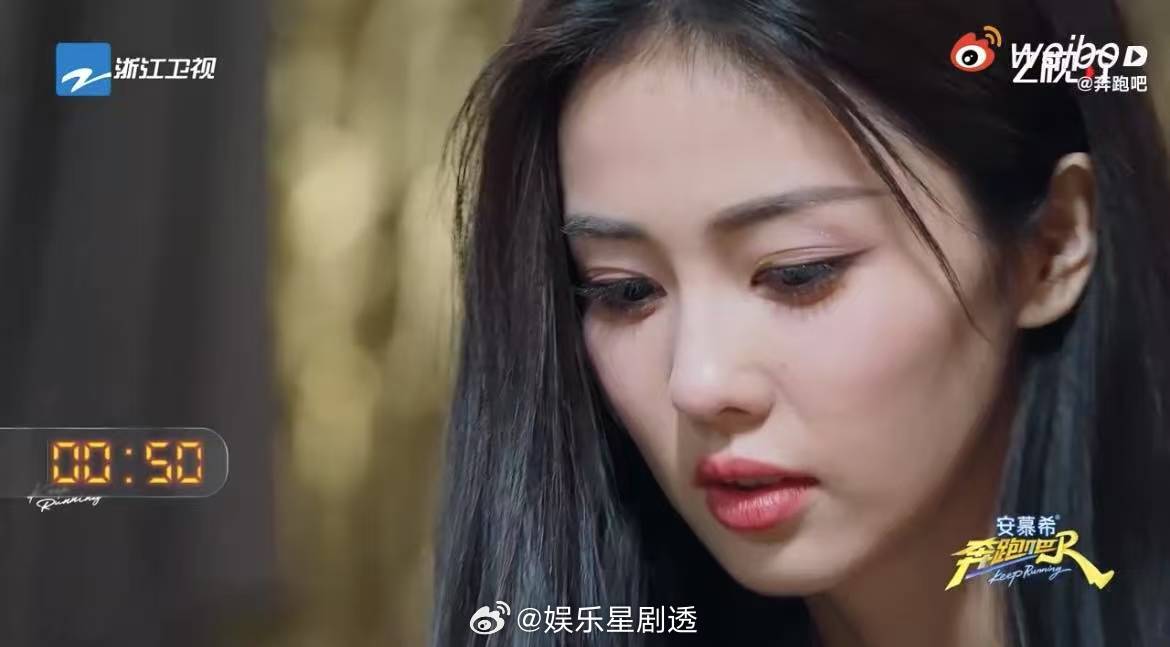 白鹿眼角一滴泪说来就来 我的妈呀，我是真的太佩服白鹿了，这真的一瞬间就能够留下眼