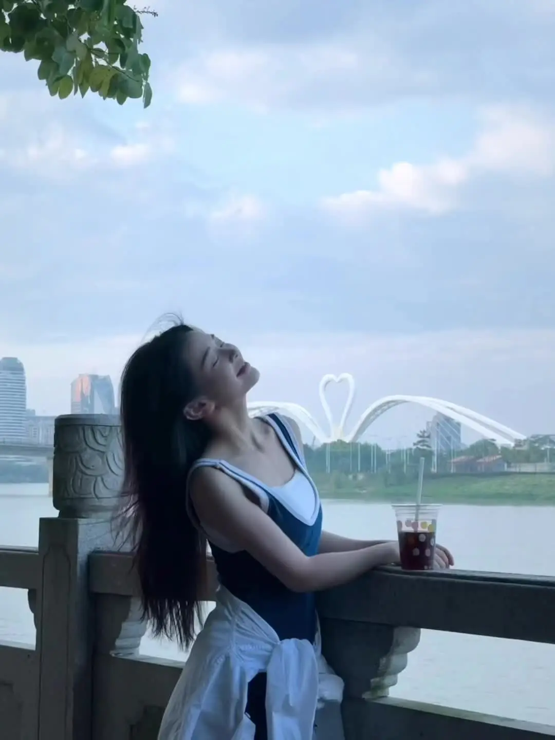 永远太遥远 如果明天你还在 那就足够了