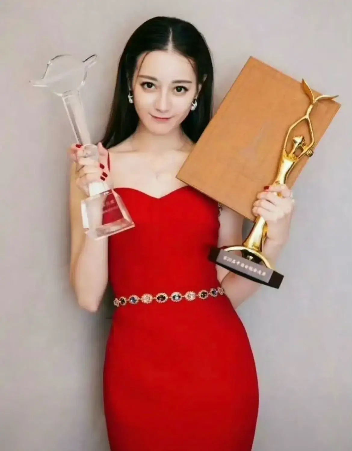 两大90花都有主流视后了 终成顶峰双璧，撑起内娱90花时代 