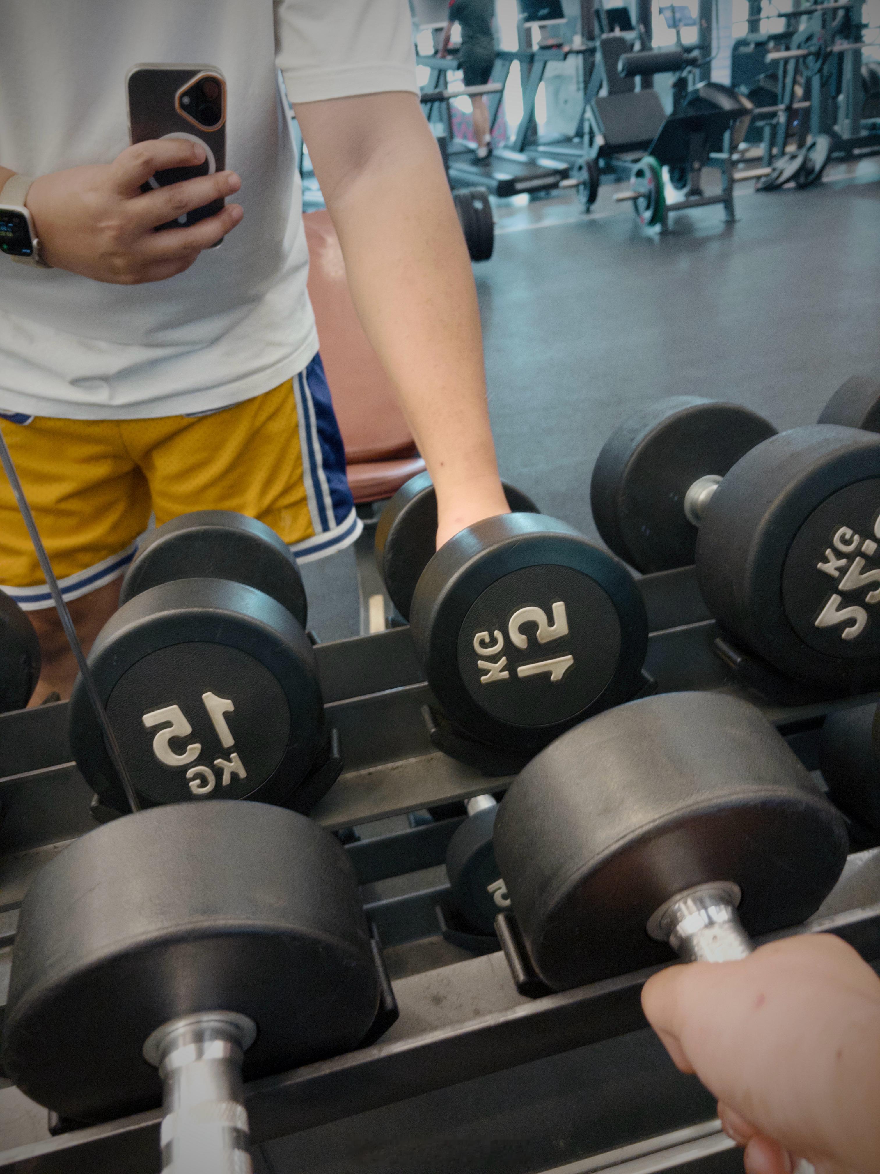 之前右手手腕受伤已经过了两周还没康复复盘了下可能是因为开始锻炼了.. 