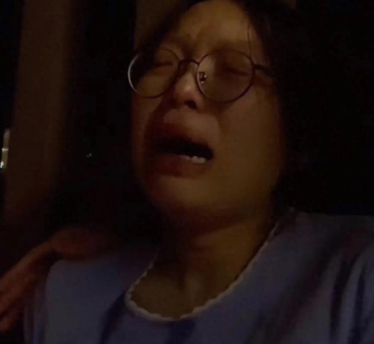 谢浩男认亲后回归原生家庭，大妹认为自己遭受了网暴！

让大妹退网能使其远离舆论攻