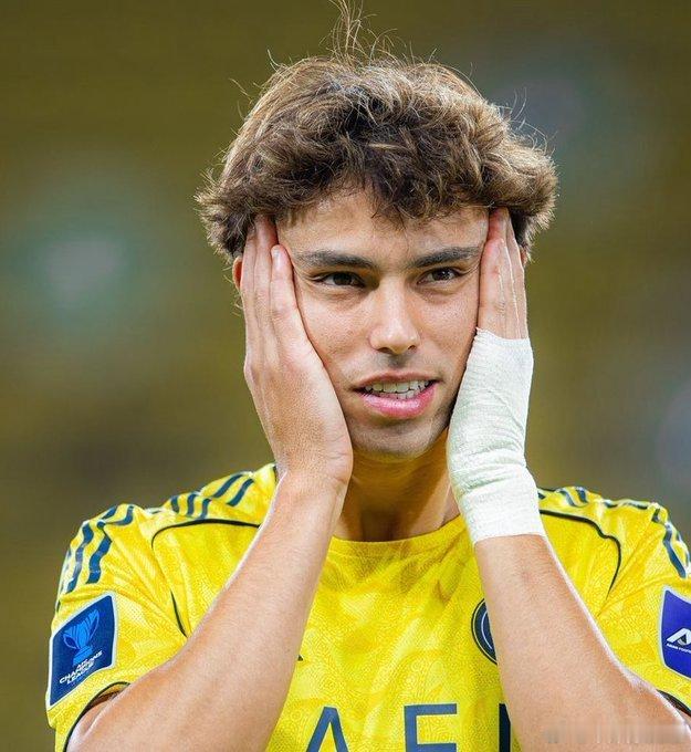 C罗和利雅得 菲利克斯得单开一页聊今天但凡看了比赛的，看到菲利克斯基本就这几个画