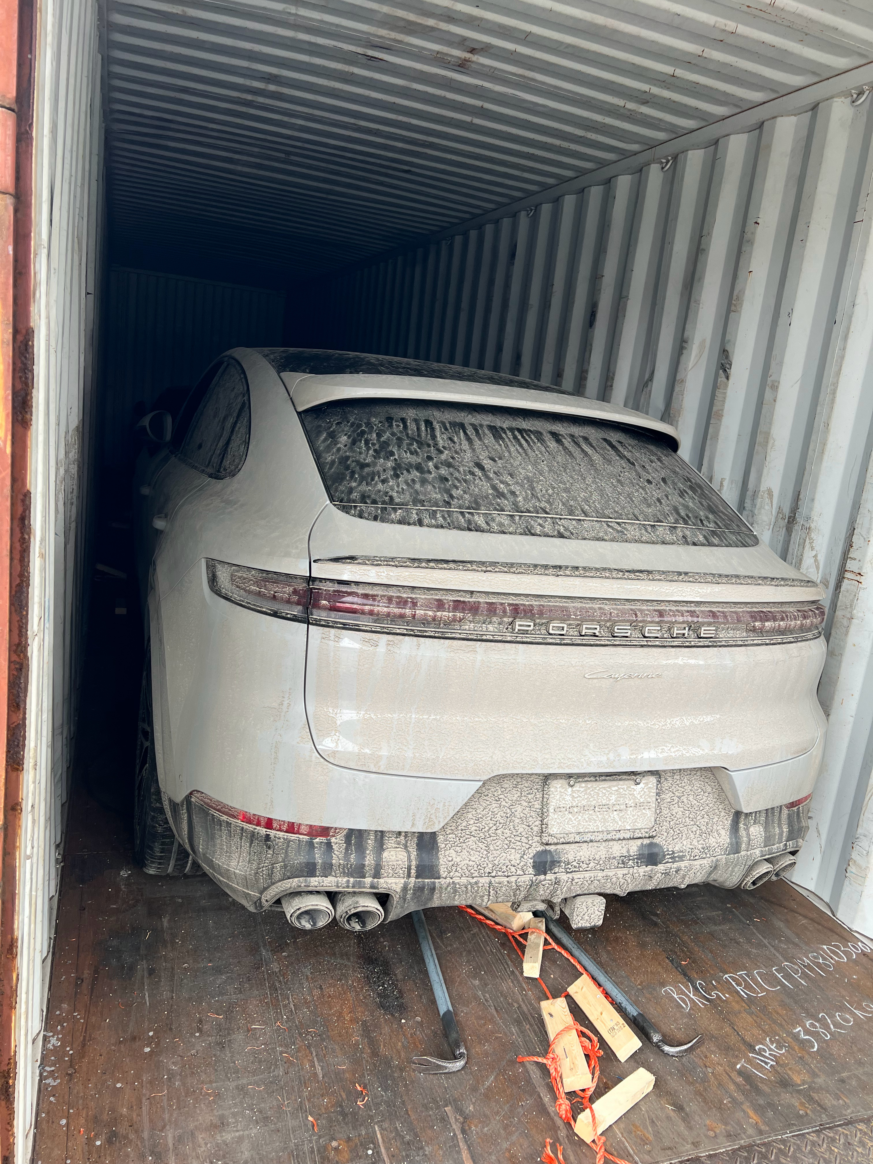 港口还是有高人平行进口的新款卡宴并且还是coupebuff满了 天津·中国天津自