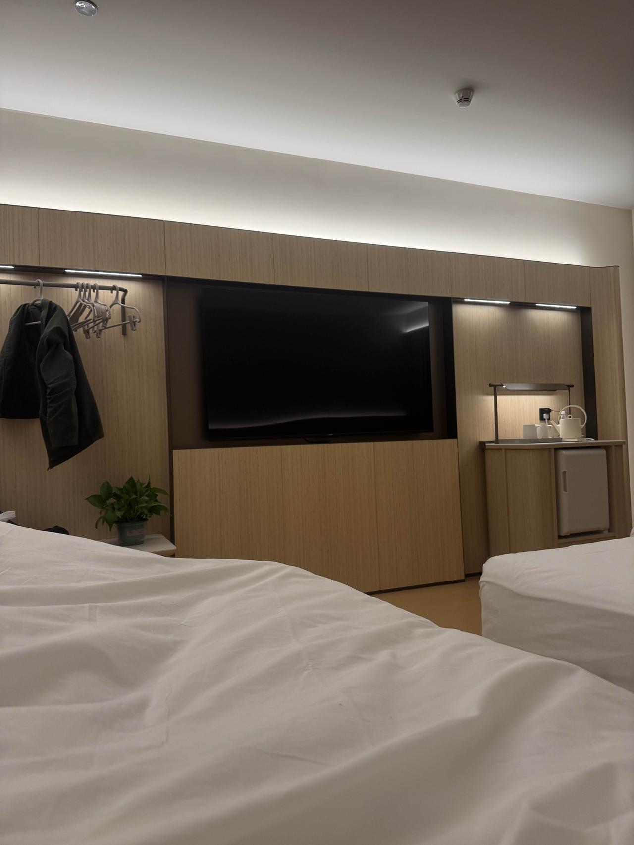 有住过全季酒店的朋友的都知道，来到全季就感觉回到家一搬的温暖，前台接待非常热情，