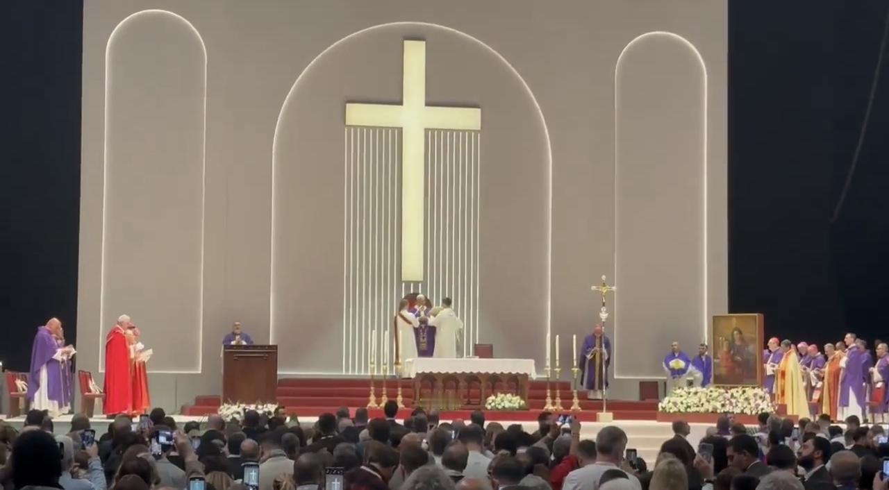 当地时间周日，教宗利奥十四世在伊斯坦布尔主持了土耳其现代史上规模最大的基督教祈祷