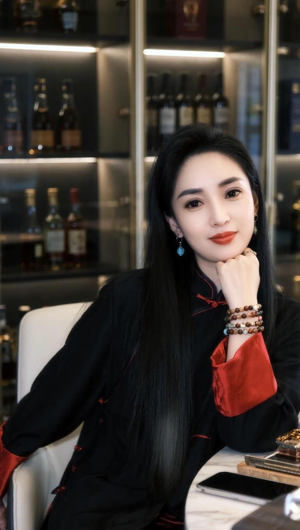 女性魅力 知书达礼旗袍穿搭