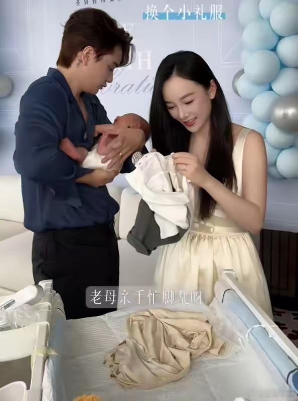 张檬庆祝儿子满月，混血萌宝长势喜人，复刻爸爸大眼睛超帅气 ​​​