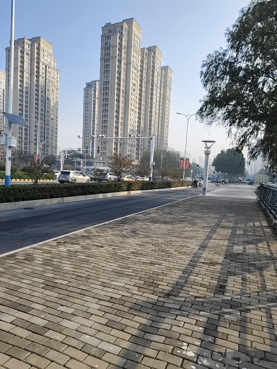 一河之隔，垮了两个区，横跨俩区，这河就是分界线，一边是宿城区，一边是苏宿园区。