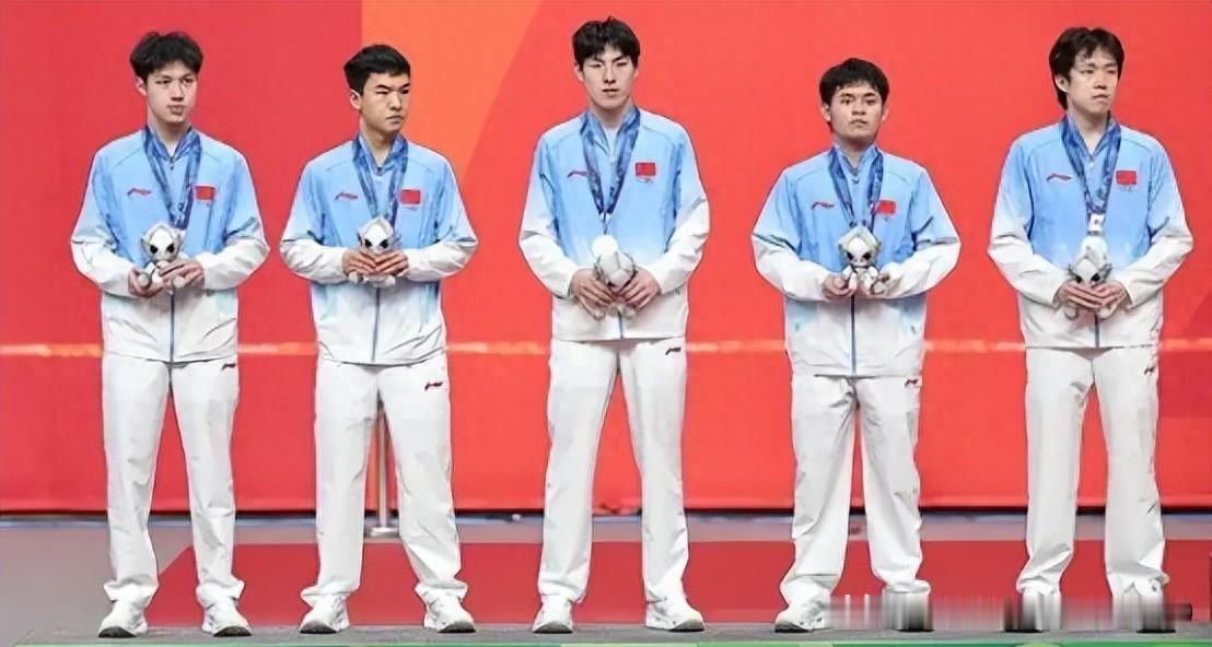 失掉冠军，首先肯定是遗憾！毕竟乒乓球是中国的国球，又是集体项目，没有成功卫冕，自