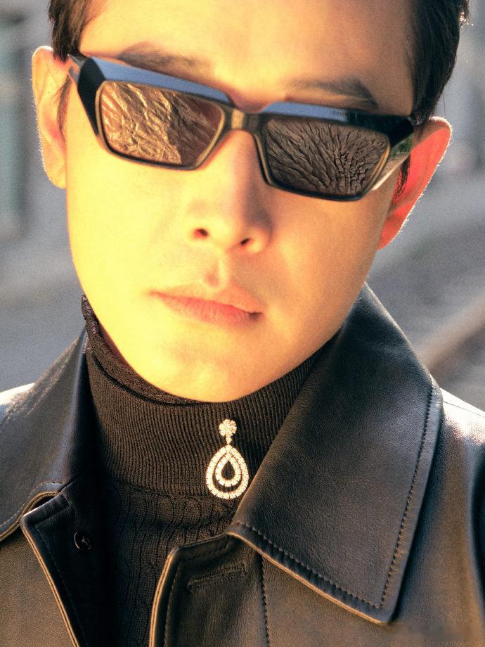 这居然是罗晋谁没被《时差一万公里》的罗晋惊到？褪去斯文换上糙汉装，黝黑皮肤超有代