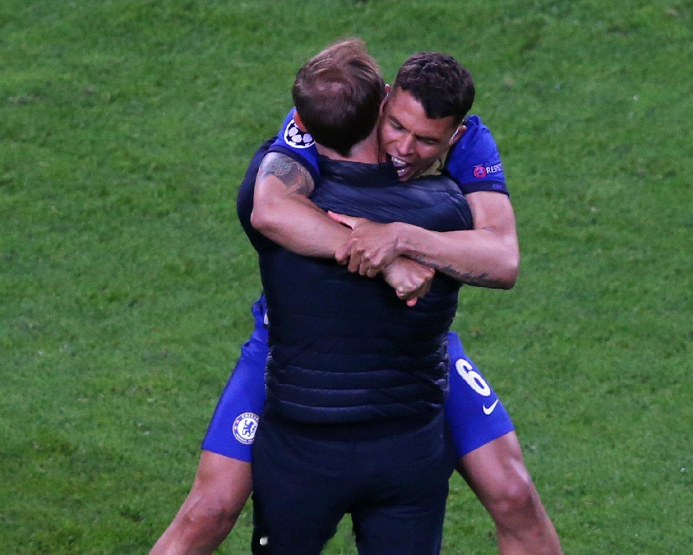 今天是情人节，找个像这些主教练爱他们的明星球员一样爱你的情人吧！枪迷们说说，阿尔