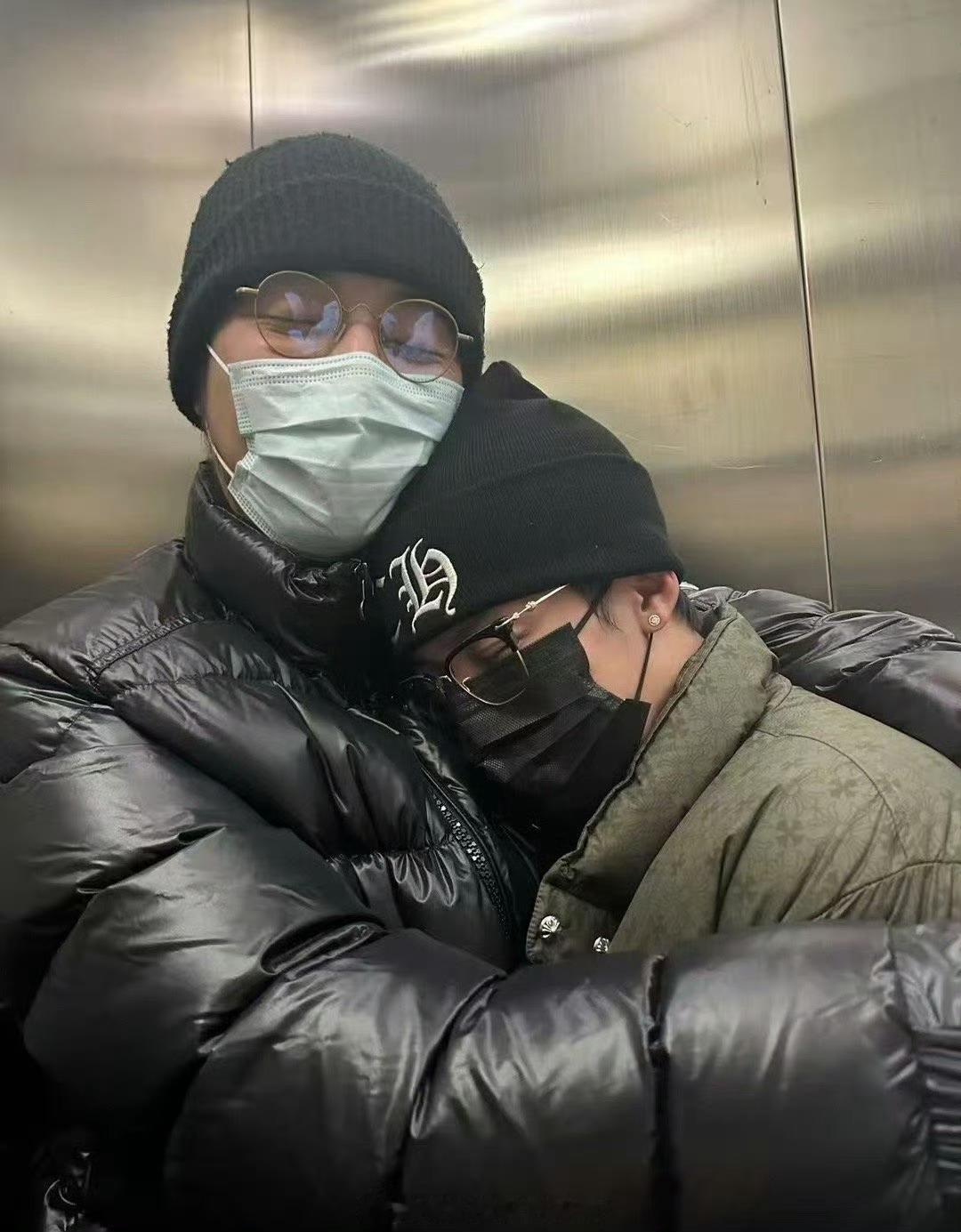檀健次方称pyq是假的 那和金世佳的合照也是P的嘛[挖鼻][挖鼻] 
