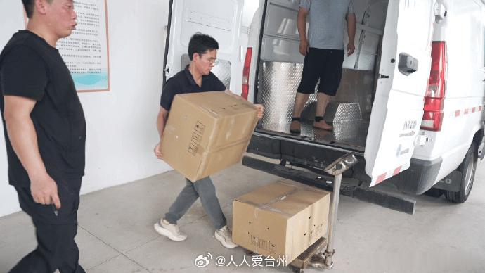 小龙虾闯大洋台州共富工坊探索出海新赛道 近日，台州三门。海润街道涛头村的小海鲜共